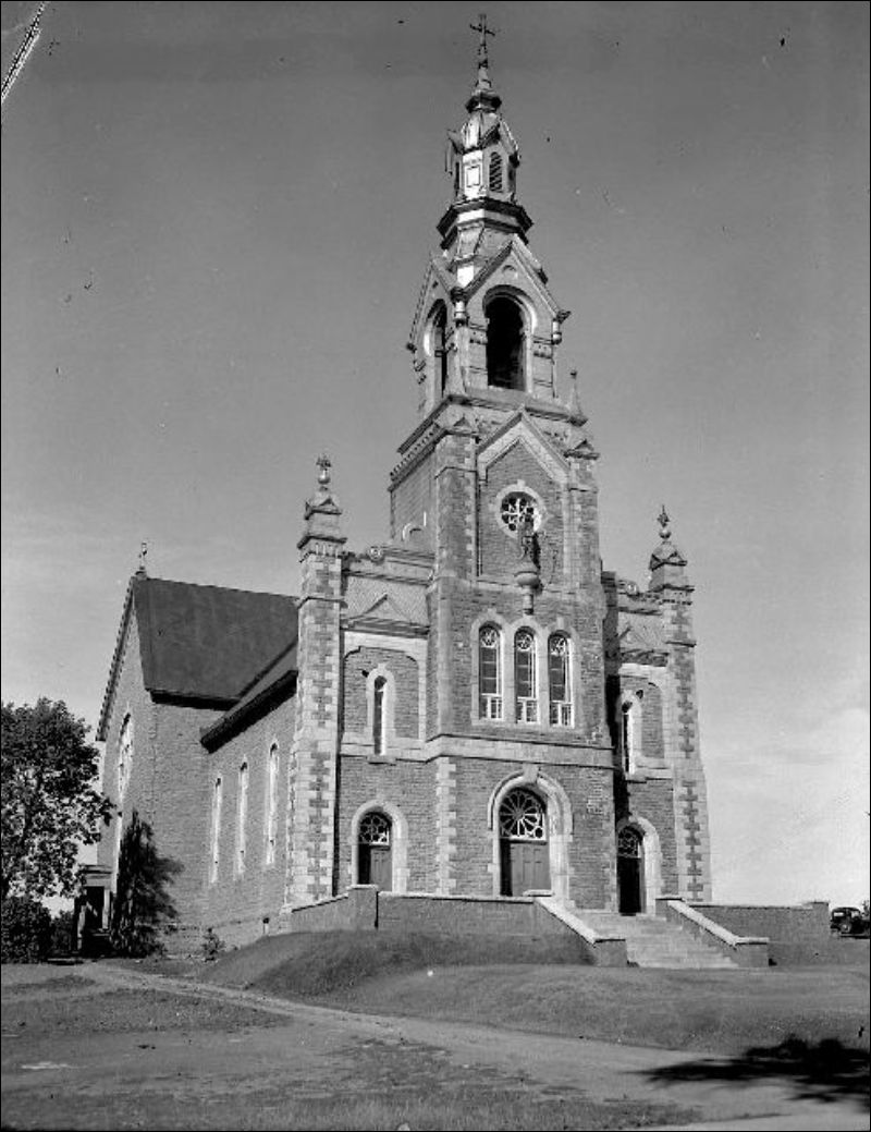 Église NotreDamedesSeptDouleurs, Grenville, Québec BAnQ numérique