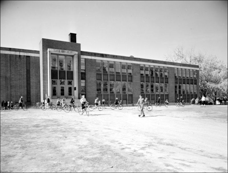 École secondaire de Buckingham BAnQ numérique