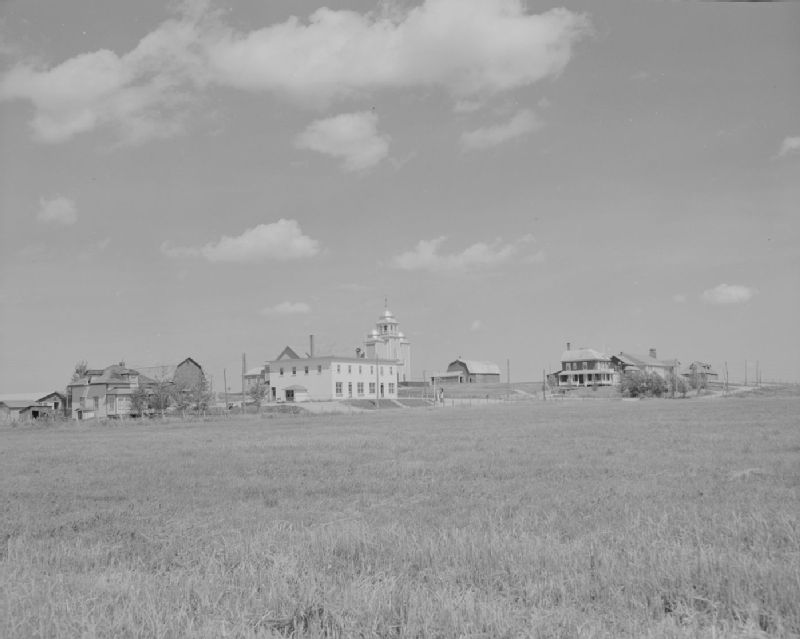 Vue du village de Roquemaure BAnQ numérique