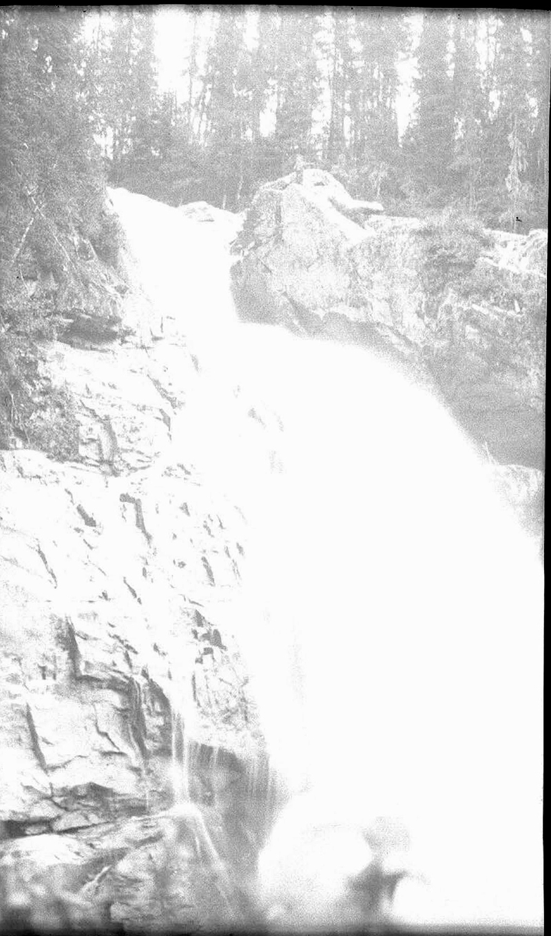 Chute de la rivière Noire, parc national des Laurentides BAnQ numérique