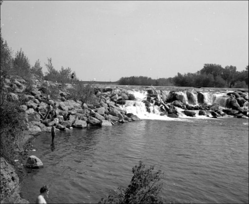Église de SaintMathiassurRichelieu et rivière du Richelieu BAnQ numérique