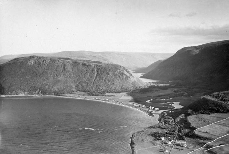 Hameau de L'AnsePleureuse et embouchure de la rivière de l'anse