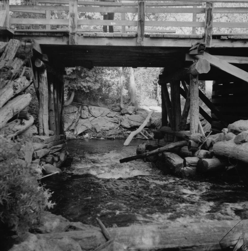 La rivière Kazabazua à l'entrée du village de Kazabazua, sur la route