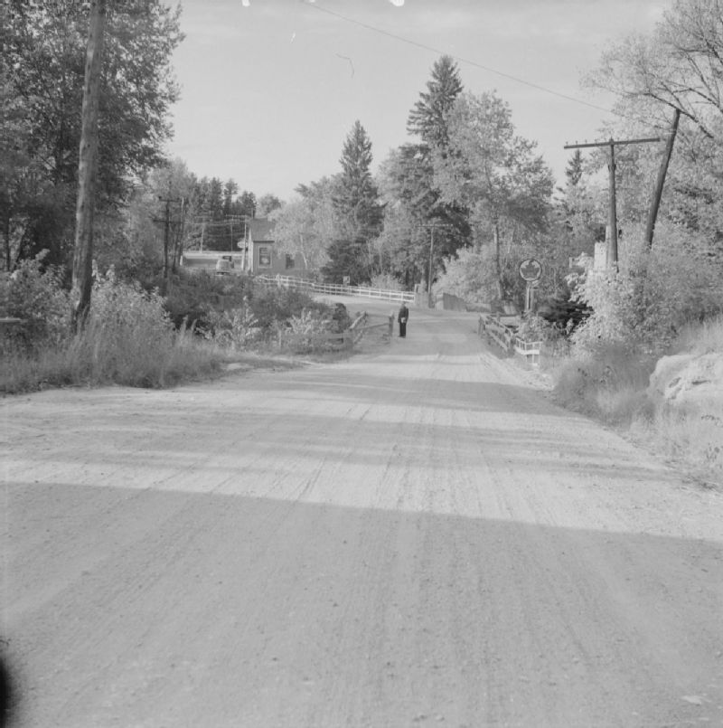 La rivière Kazabazua à l'entrée du village de Kazabazua, sur la route